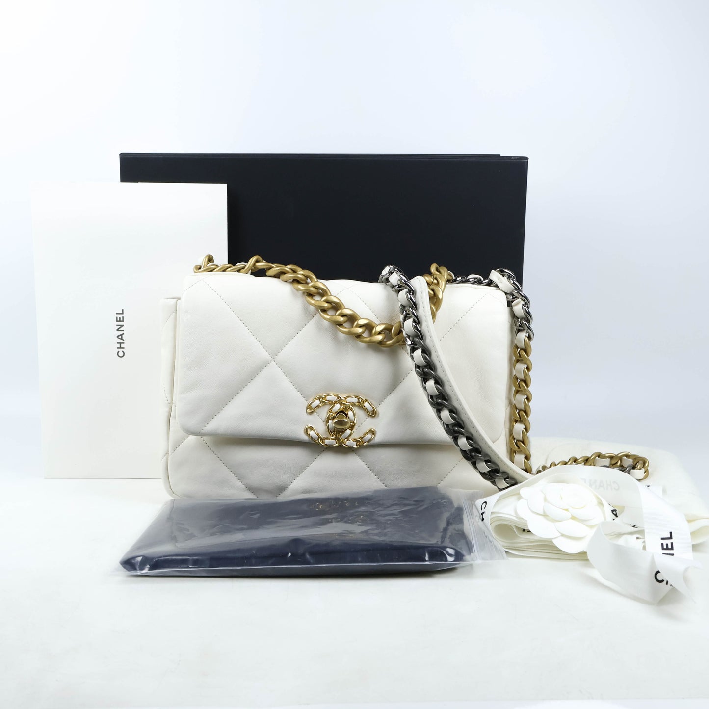 Chanel 19 (26 cm) White