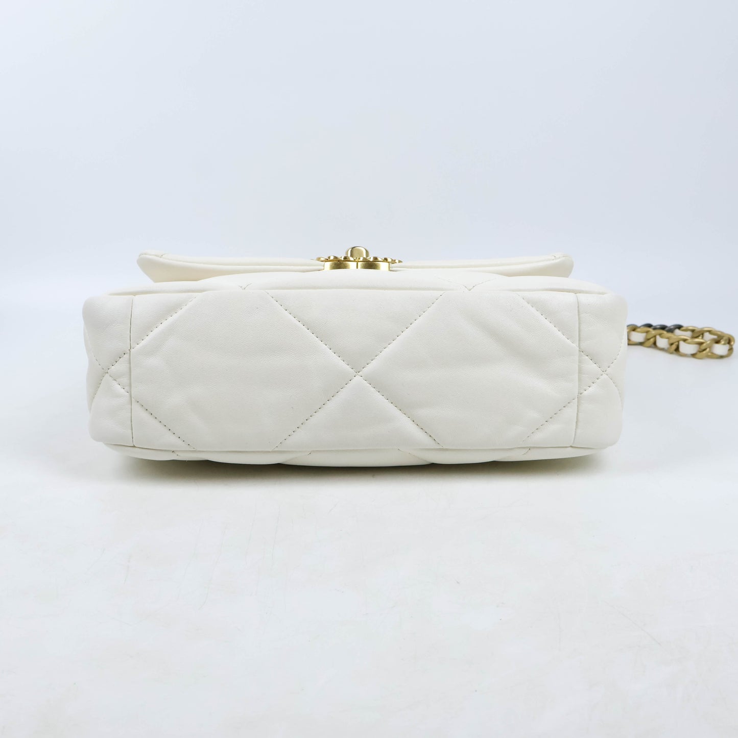 Chanel 19 (26 cm) White