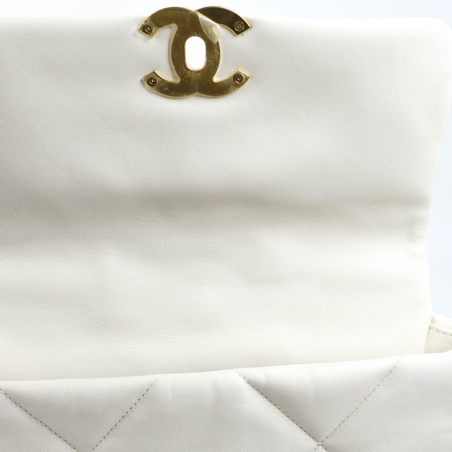 Chanel 19 (26 cm) White