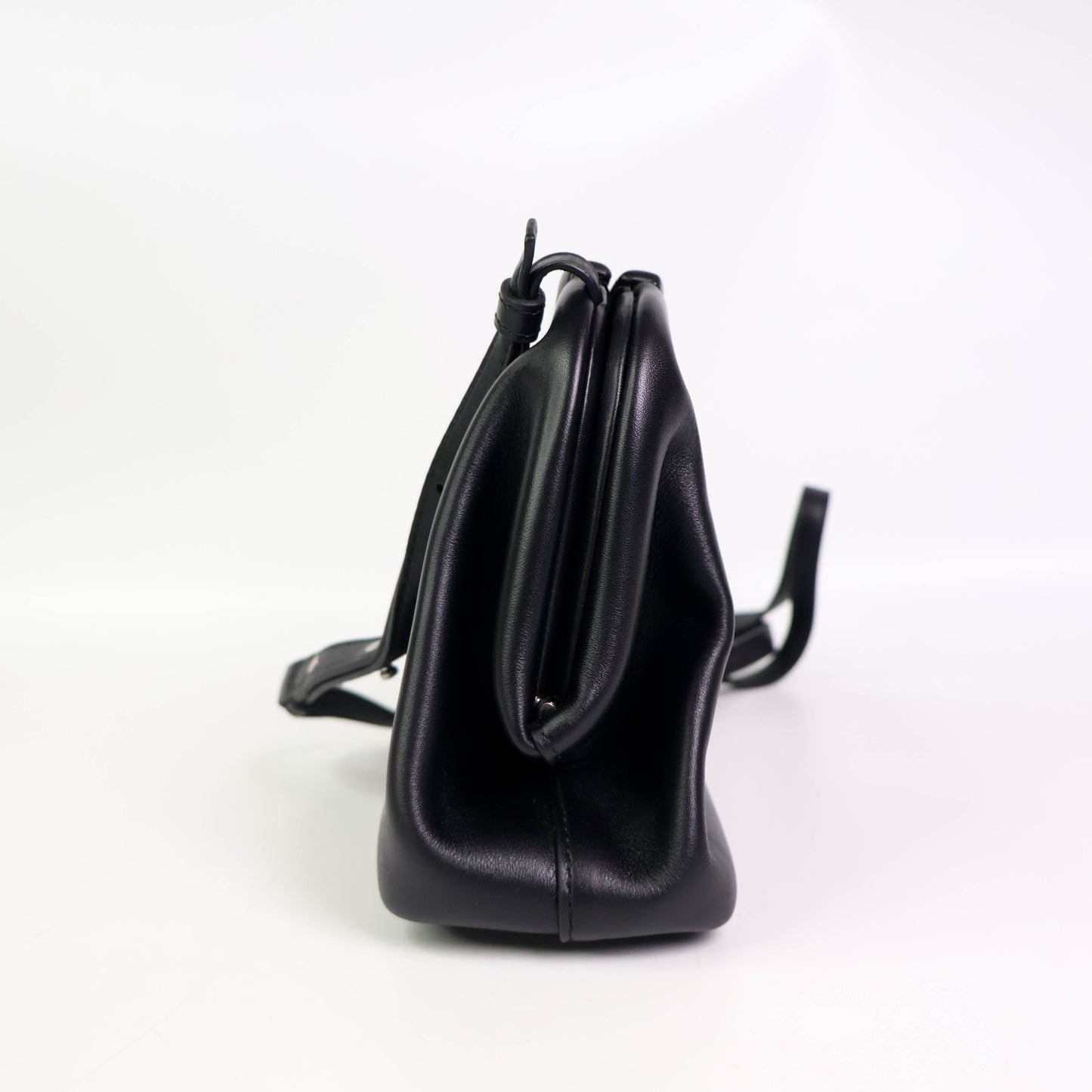 Bottega Point Triangle Leather Black