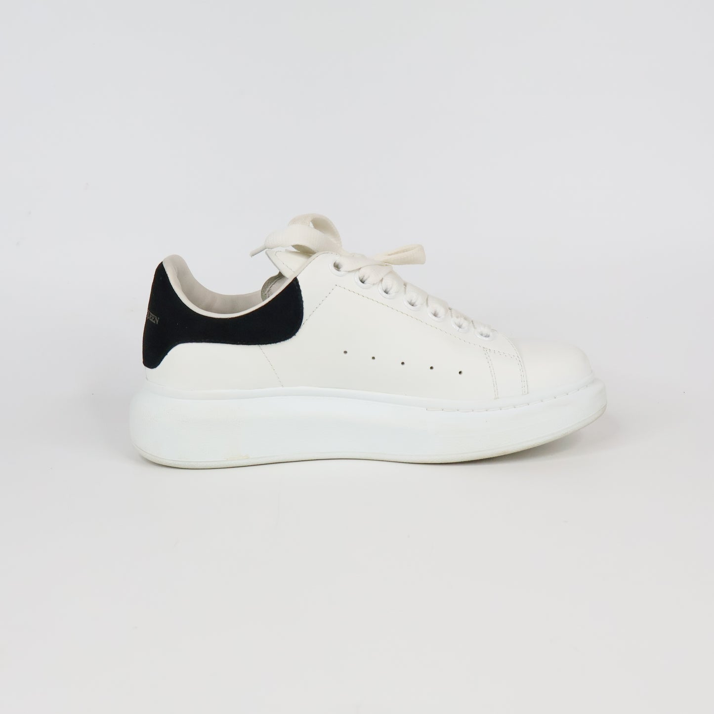 Alexander Mcqueen Sneakers White Suede Black 37