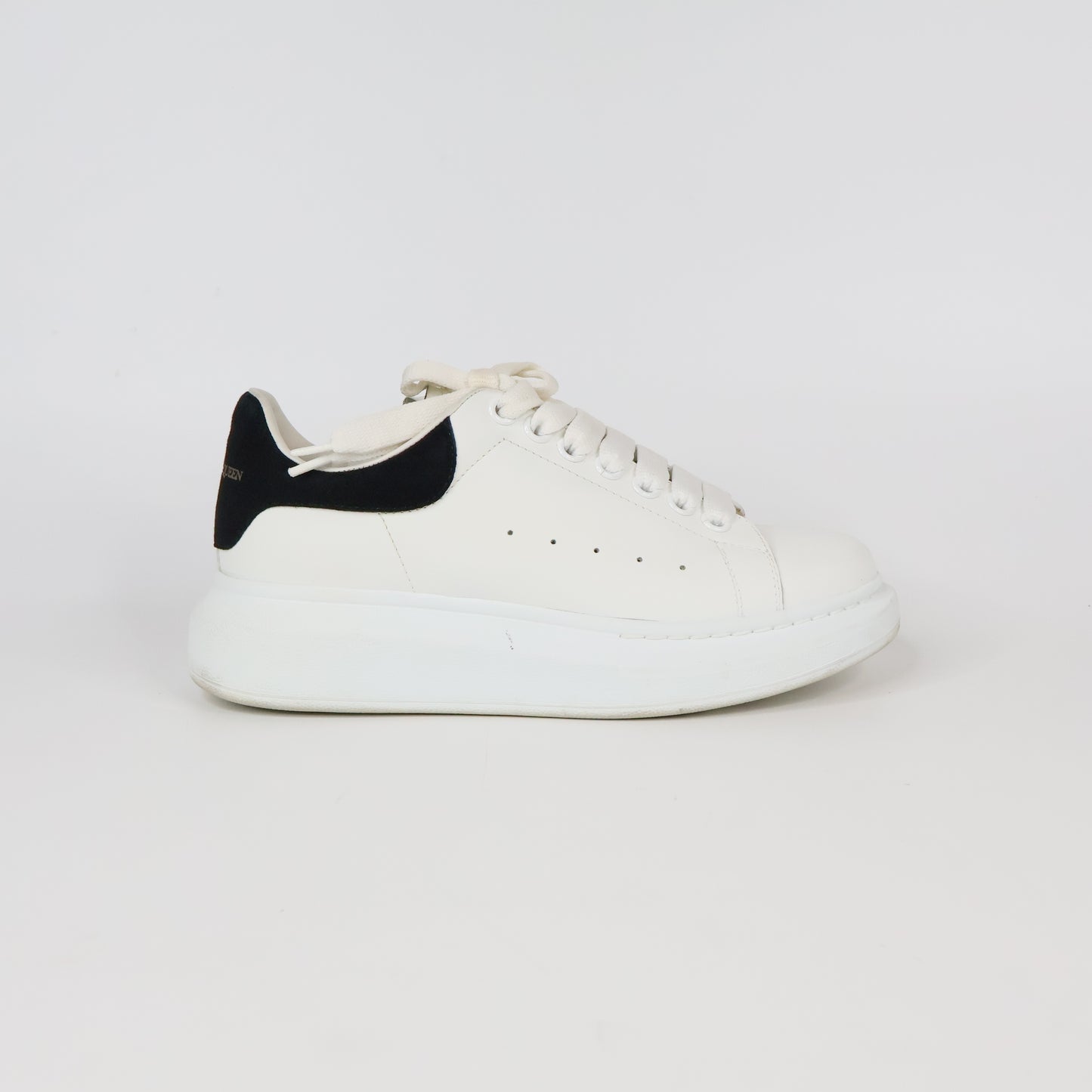 Alexander Mcqueen Sneakers White Suede Black 37