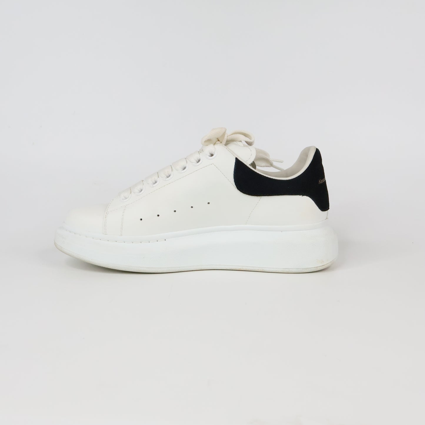 Alexander Mcqueen Sneakers White Suede Black 37