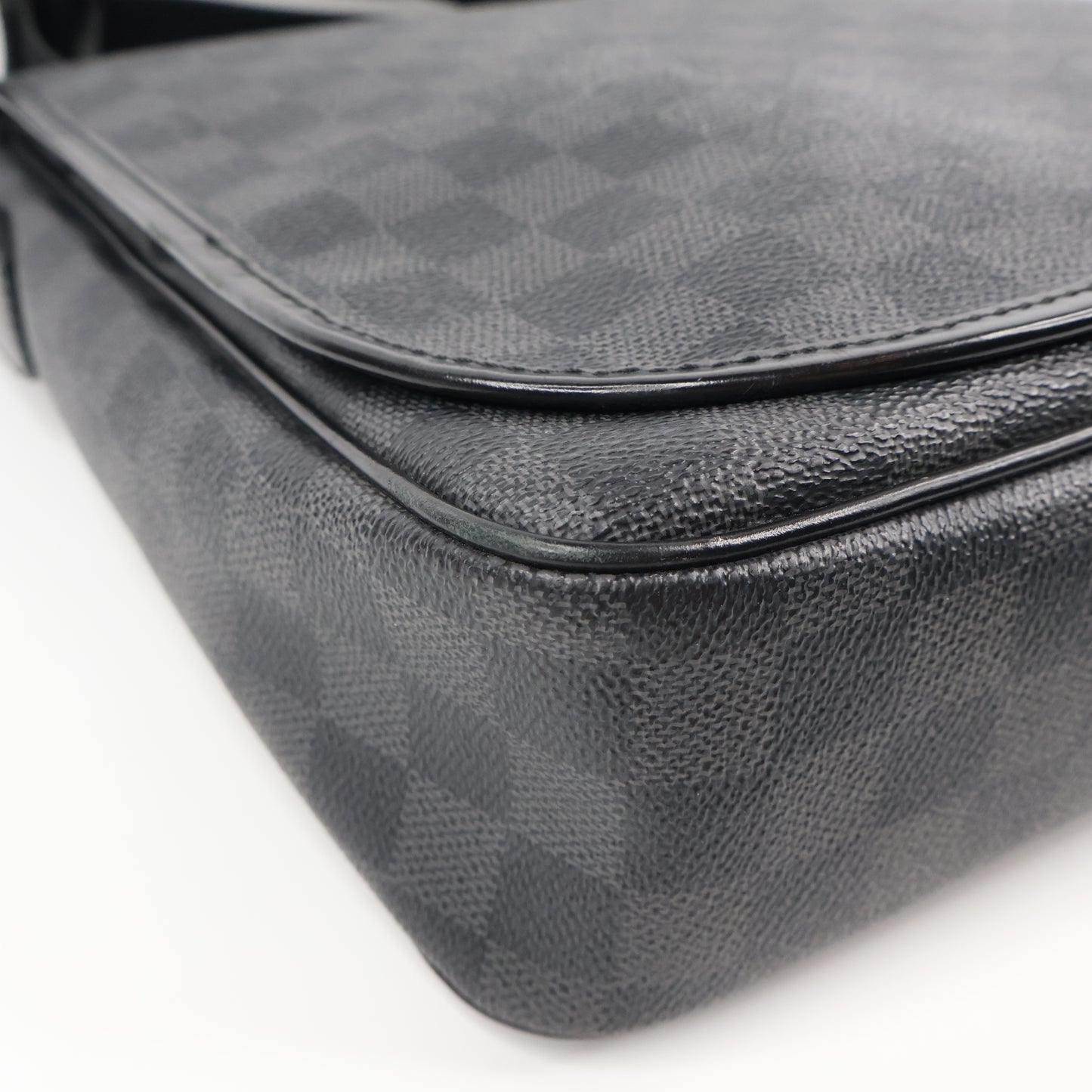 Louis Vuitton Daniel GM Messenger Damier Graphite