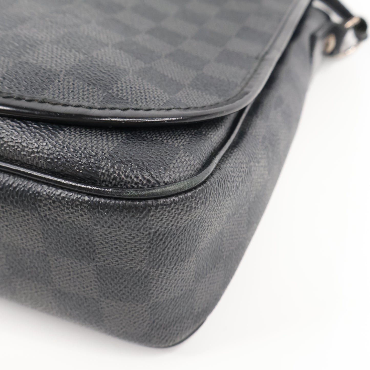 Louis Vuitton Daniel GM Messenger Damier Graphite