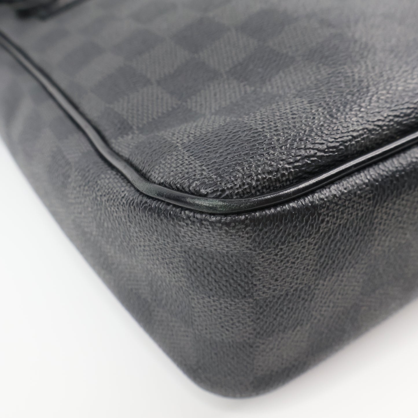 Louis Vuitton Daniel GM Messenger Damier Graphite