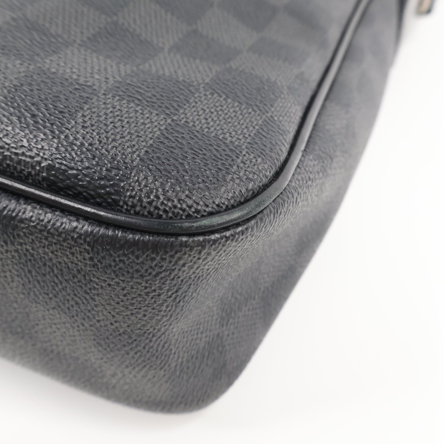 Louis Vuitton Daniel GM Messenger Damier Graphite